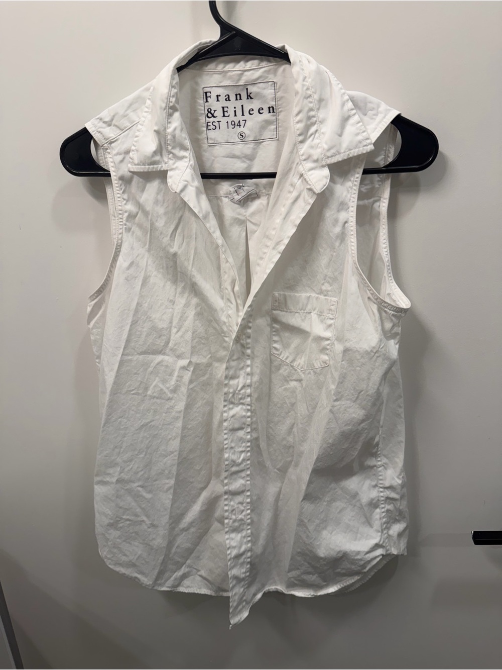 Frank & Eileen White Sleeveless Button-Down Cotton Shirt